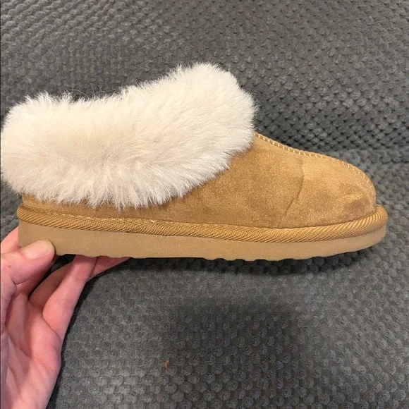 Girls Cat & Jack Fur-Lined Slippers - Picture 6 of 16